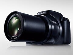 Le Panasonic FZ82D intègre un zoom 60x dans un appareil photo compact. (Image : Panasonic)