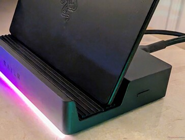 Razer Handheld Dock Chroma (source d'image : Notebookcheck)