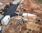 Des photos prises par un drone révèlent un tunnel en forme de cybertruck à la Giga Factory de Tesla (Source de l'image : JoeTegtmeyer/X)