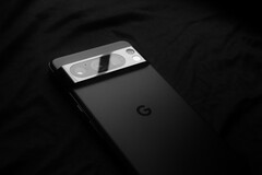 Le Pixel 8 Pro est l&#039;un des trois appareils Google capables de mesurer la température de la peau. (Source de l&#039;image : Samuel Angor - Unsplash)