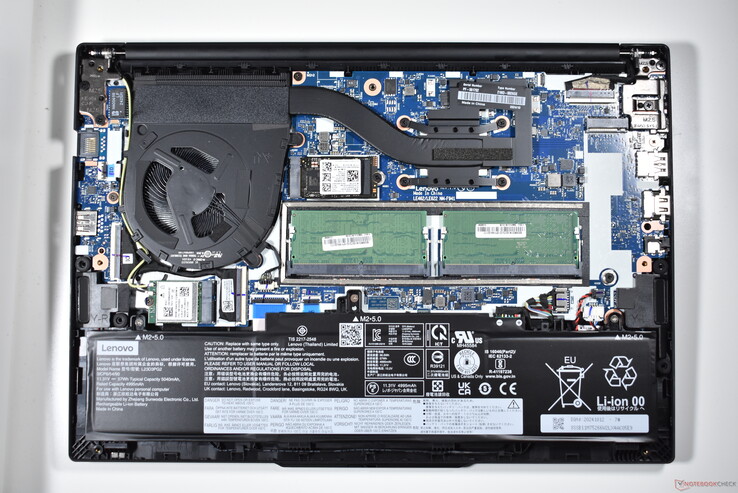 Lenovo ThinkPad E14 Gen 6 : Intérieur