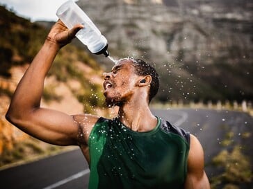 Les écouteurs sont protégés contre l'eau et la poussière.