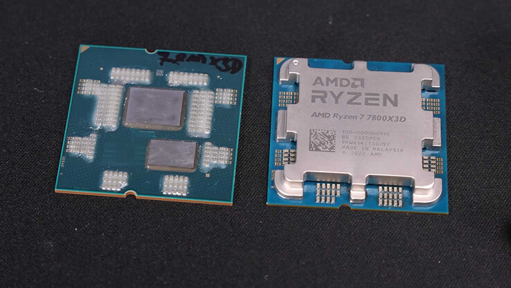 Aucune couche de protection sur les condensateurs de la fausse Ryzen 7 7800X3D (Image source : Der8auer)