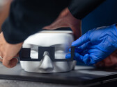 Des ingénieurs de Stanford mettent au point des lunettes AR holographiques légères alimentées par l'IA. (Source : Stanford)