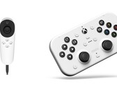 La manette adaptative Xbox ne sera pas disponible avant 2025, mais la manette de 8BitDo est déjà disponible. (Source de l'image : Microsoft &amp; 8BitDo - édité)