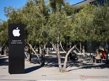 Le centre d'accueil Apple avec magasin, café et "plate-forme d'observation".