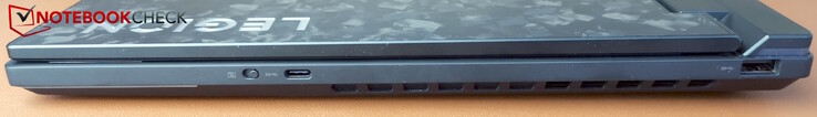 À droite : obturateur de webcam, USB-C (5Gb/s), USB-A (5Gb/s)