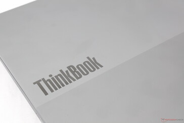 Couvercle extérieur bicolore gris familier des autres modèles ThinkBook