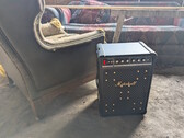 Marshall Bromley 450 dans une vieille grange avec un fauteuil
