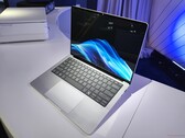 Prise en main : Le HP EliteBook X G1a avec Ryzen AI Pro 9 HX 375 vise les utilisateurs puissants qui n'ont pas besoin d'un dGPU (source d'image : Benjamin Herzig)