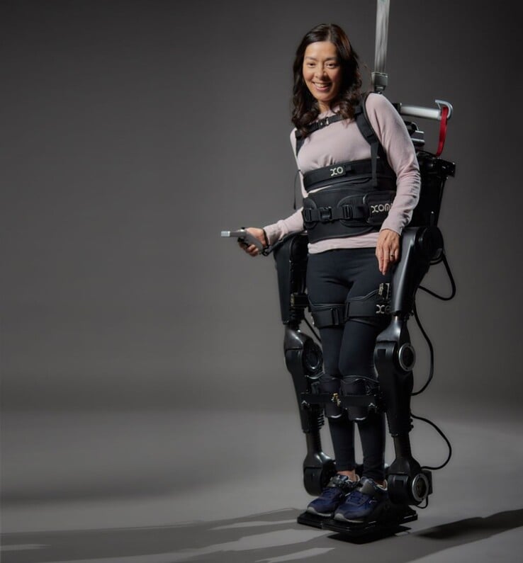 L'exosquelette XoMotion sera initialement utilisé pour la rééducation des lésions de la moelle épinière au Canada. (Source de l'image : Human in Motion Robotics)