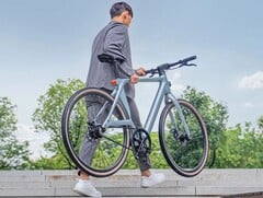 Le Fiido Air est un vélo électrique en carbone pesant 13 kg (~28.7 lbs) (Image source : Fiido)