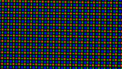 Les écrans OLED sont basés sur une matrice de sous-pixels RGBG composée d'une diode électroluminescente rouge, d'une diode électroluminescente bleue et de deux diodes électroluminescentes vertes.