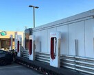 Tesla déploie des MegapackChargers pour faire face à l'engorgement des stations Supercharger pendant les vacances (Image source : PRNDL by Jordan Golson)