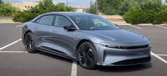 La Lucid Air Grand Touring dispose d&#039;une autonomie impressionnante de 480 miles. (Source de l&#039;image : TFLEV via YouTube)