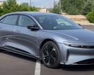 La Lucid Air Grand Touring dispose d'une autonomie impressionnante de 480 miles. (Source de l'image : TFLEV via YouTube)