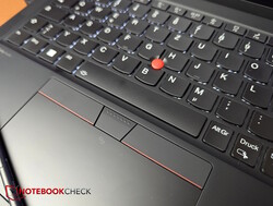 Le pavé tactile et le trackpoint avec des boutons dédiés