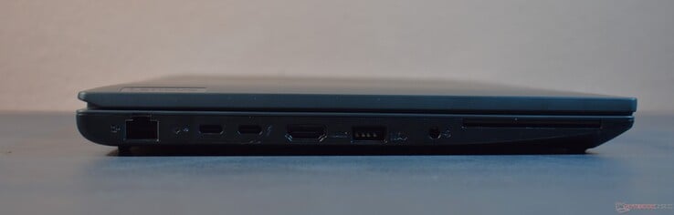 gauche : RJ45-Ethernet, 2x Thunderbolt 4, HDMI, USB A 3.2 Gen 1, 3.5mm Audio, lecteur de carte à puce