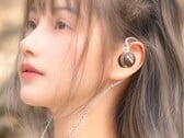 FiiO lance les écouteurs intra-auriculaires planaires FP3, dotés d'une conception acoustique brevetée Tesla Valve et de caches en bois. (Source de l'image : FiiO)