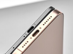 Oppo compare le Find N5 alias OnePlus Open 2 avec l&#039;iPhone 16 Pro, qui est presque deux fois plus épais (Source : Oppo)