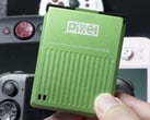 Le GKD Pixel est légèrement plus large que son prédécesseur. (Source de l'image : RetroCN)