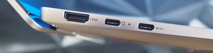 Côté gauche : HDMI 2.1, USB-A 3.2 Gen 1 (DisplayPort 1.4, PowerDelivery), USB-C 4.0 (DisplayPort 1.4, PowerDelivery)