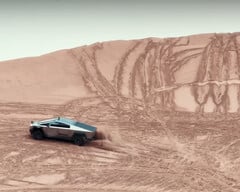 Le Tesla Cybertruck franchit sans effort les montagnes sablonneuses de la course tout-terrain KOH (image : DennisCW / Youtube)