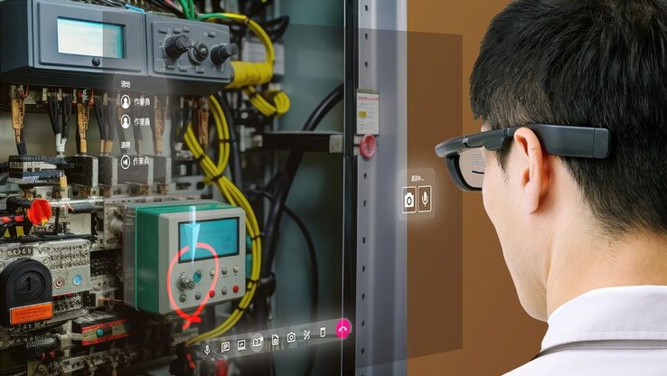 Les lunettes Mirza XR peuvent être utilisées par les réparateurs pour afficher des informations et des conseils en mode mains libres. (Source de l'image : NTT QONOQ)