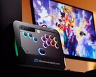 L'HyperX Clutch Tachi est une manette d'arcade Xbox qui devrait être annoncée au CES 2026. (Source de l'image : WindowsLatest)