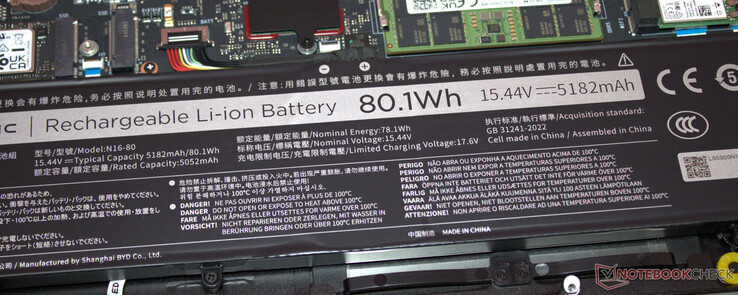 La batterie a une capacité de 80 Wh.