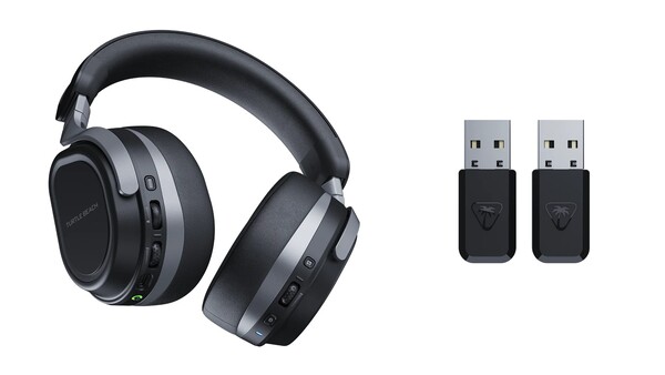 Le Turtle Beach Stealth 700 (Gen 3) est livré avec deux émetteurs sans fil USB. (Source de l'image : Turtle Beach - édité)