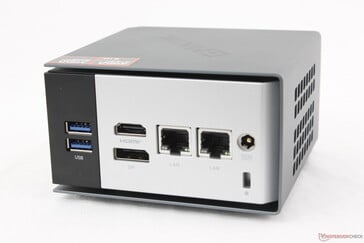 Arrière : USB-A 2.0, DisplayPort 2.1, HDMI 2.1, 2x RJ-45 (2,5 Gbps), verrou Kensington, adaptateur CA