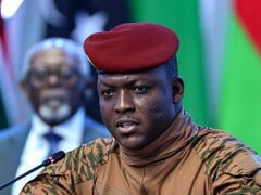 Le Burkina Faso arrête l&#039;exploitation de l&#039;or par certaines sociétés étrangères - le chef militaire Ibrahim Traoré demande plus d&#039;autodétermination (Image source : Globe Eye News / X)