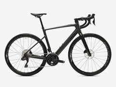 Decathlon pourrait bientôt lancer le vélo électrique Van Rysel E-EDR CF en carbone (Source : Decathlon)