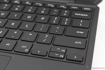 Le clavier et le pavé tactile sont à l'étroit dans un format de 10 pouces