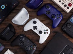 Le 8BitDo Ultimate 2 se décline en trois couleurs familières avec prise en charge de l&#039;éclairage RVB. (Source de l&#039;image : 8BitDo)