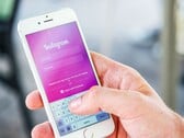 Smartphone sur lequel est installée l'application Instagram