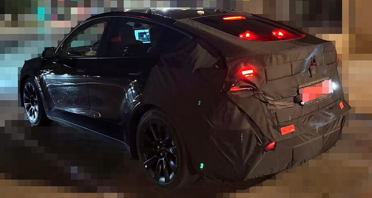 Tesla Model Y Juniper test mule sighting (Image source : Billyxxxy/X)