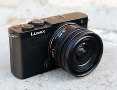 Panasonic a annoncé un kit zoom plus compact pour le Lumix S9. (Source de l&#039;image : Panasonic)