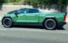 Le Tesla Cybertruck s&#039;est récemment moqué du Toyota Tundra avec un emballage, après avoir fait de même avec le Ford F-150 quelques semaines plus tôt. (Image source:Cybertruck Owners Club)