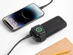 Le chargeur sans fil rapide Belkin BoostCharge Pro pour Apple Watch + Power Bank 10K fait l&#039;objet d&#039;un rappel. (Source de l&#039;image : Belkin)