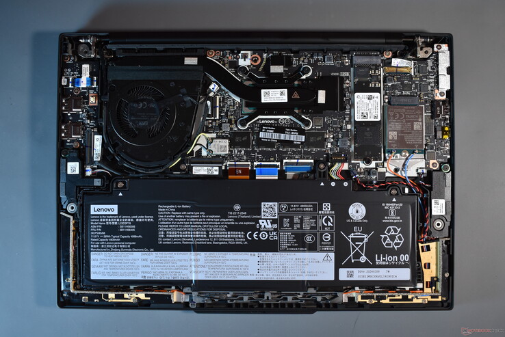 Lenovo ThinkPad T14s Gen 5 : Intérieur