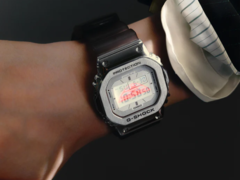 La montre C2H4 x Casio G-Shock G-5600 &quot;The Space Age&quot; Edition possède une lunette en acier inoxydable (Image source : C2H4)