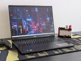 Critique de l'ordinateur portable MSI Stealth 18 HX AI : L'ordinateur de jeu de 18 pouces le plus portable à ce jour