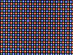 L'écran OLED est basé sur une matrice de sous-pixels RG/BG composée d'une LED rouge, d'une LED bleue et d'une LED verte