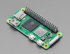 Plusieurs détaillants proposent désormais le Raspberry Pi Zero 2 W avec un header GPIO pré-soudé. (Source de l&#039;image : Adafruit)