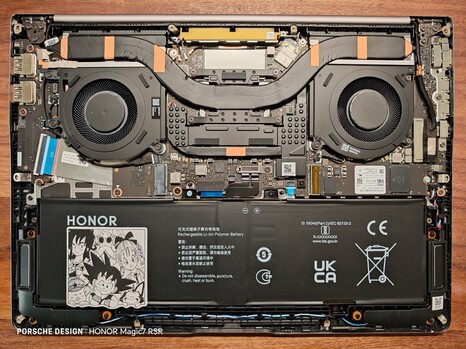 Honor a dissimulé la capacité de la batterie derrière un autocollant "Dragon Ball".