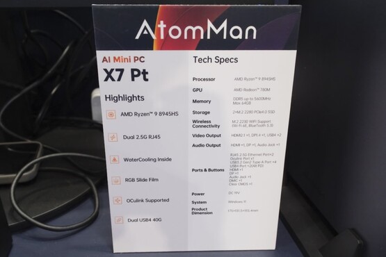 L'AtomMan X7 Pt dispose d'un grand nombre de ports et d'un système de refroidissement liquide pour maintenir l'APU Ryzen 9 8945HS au frais sous charge. (Source : PCWatch)