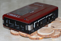 Le lecteur de cassettes portable Sanyo, relativement bon marché, offre de nombreuses commandes (Source d'image : MySKU)