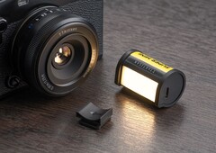 TTArtisan dévoile une jolie boîte de lumière LED pour film 35 mm avec une monture de griffe amovible. (Source de l&#039;image : Shoten Kobo)